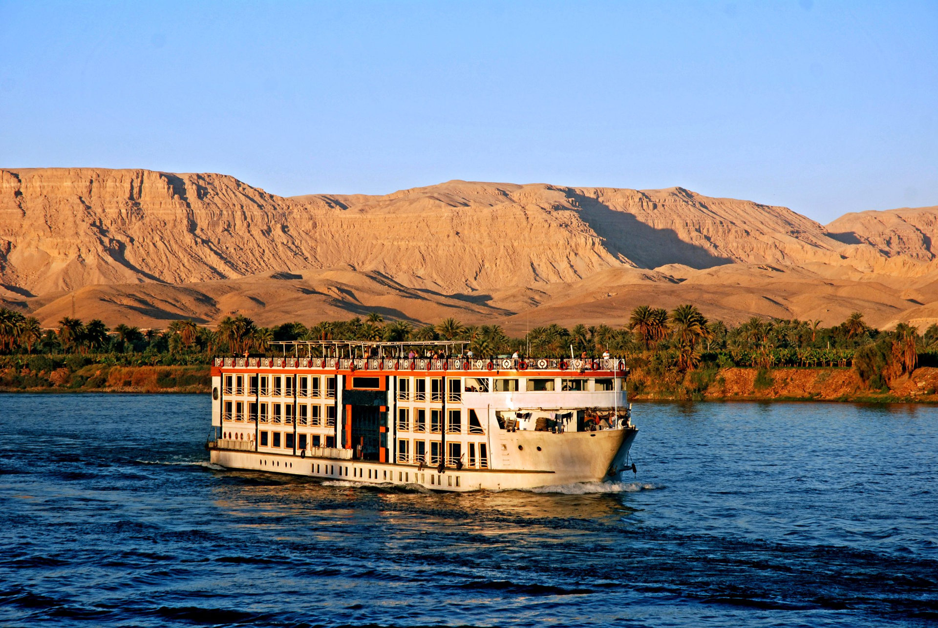 Barcos de turismo no rio Nilo. Egito.