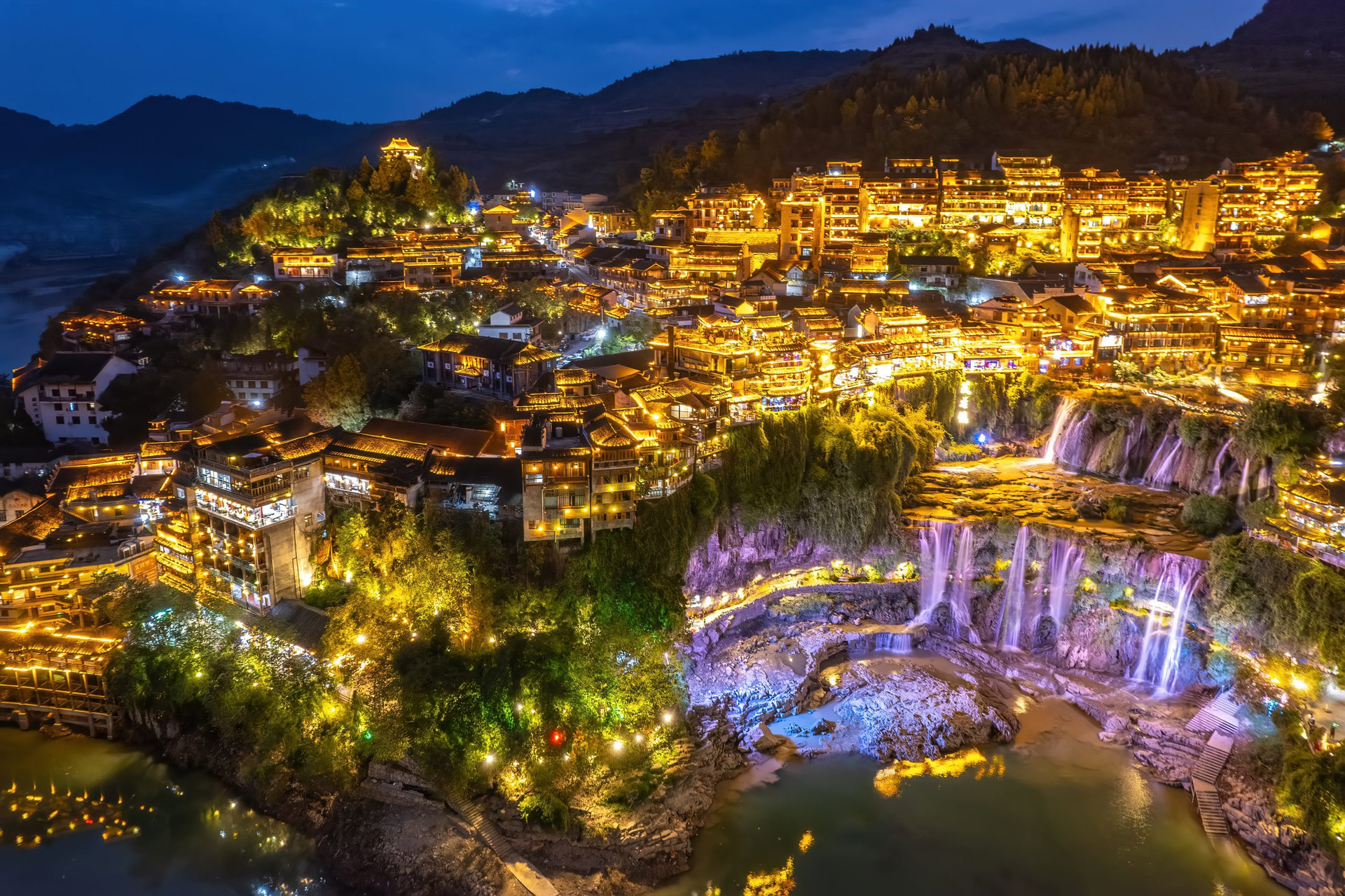 Village on China Waterfall-Furong Town