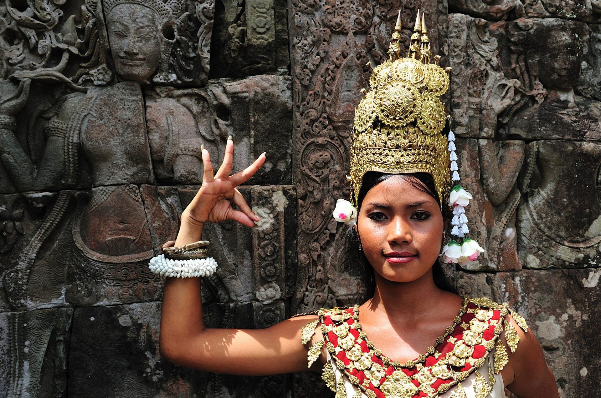 The bayon was constructed in 1200 AD during the reign of Jayavarman VII. This temple is one of the most enigmatic religious construction in the world: here a traditional dancer, replica of a apsara, on the top terrace of the temple.