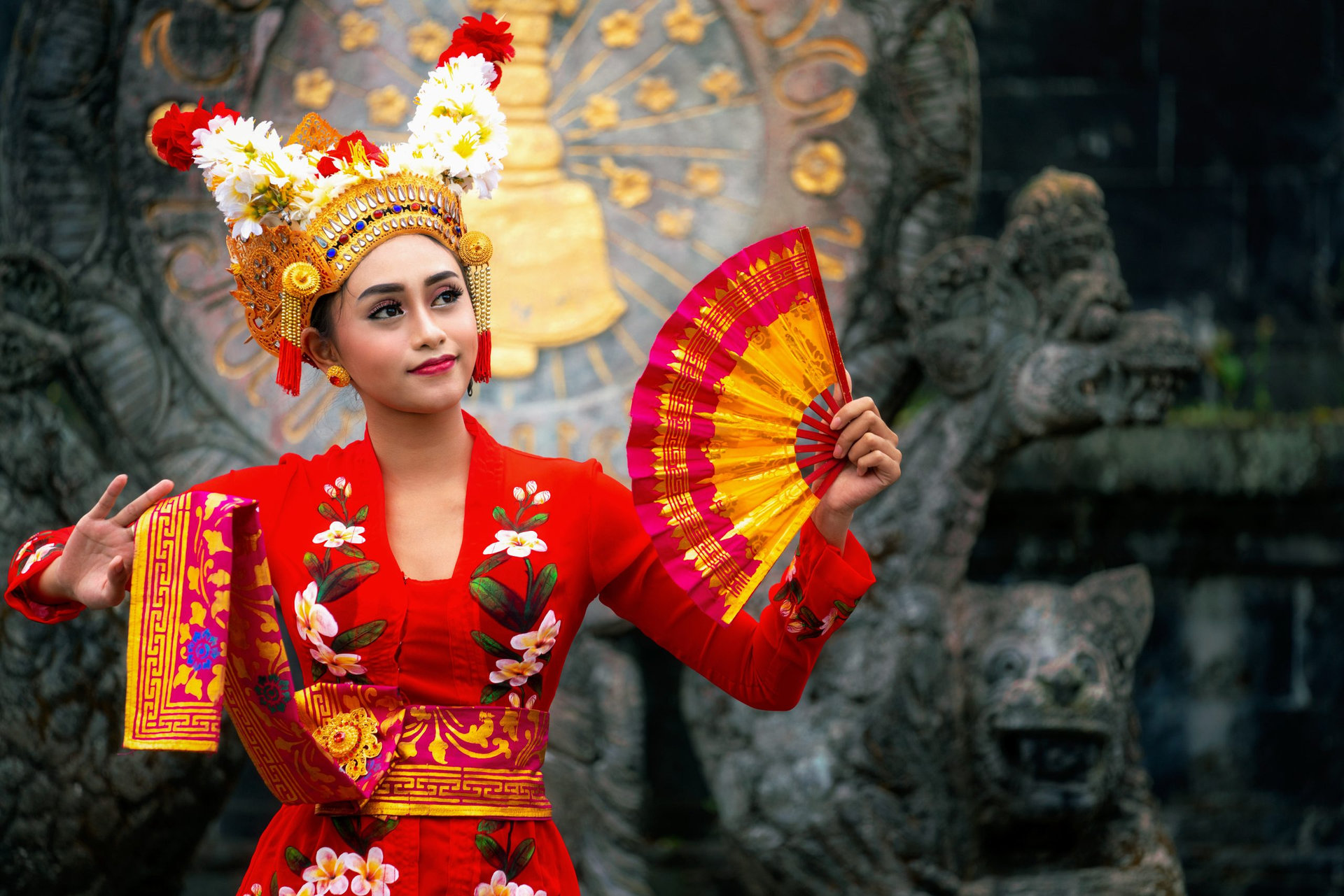 Balinese girl performing traditional dress, indonesian girl dance with hindu temple background, indonesia, Asia